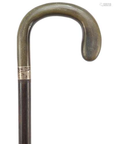 Rosewood walking stick with horn handle, silver collar and horn ferule, 93.5cm in length : For