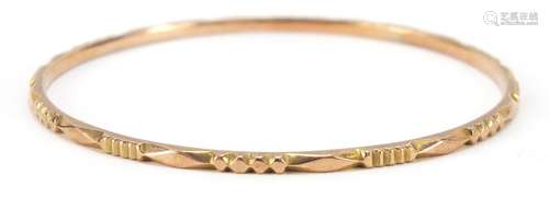 Unmarked gold bangle, (tests as 9ct gold) 6.5cm in diameter, 8.9g : For Further Condition Reports