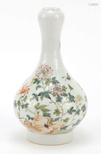 Good Chinese porcelain garlic neck vase, finely hand painted in the famille rose palette with