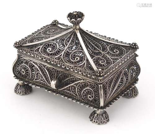 Russian filigree silver casket with hinged lid by Andrey Antonovich Kovalsky, Moscow 1854, 8cm wide,