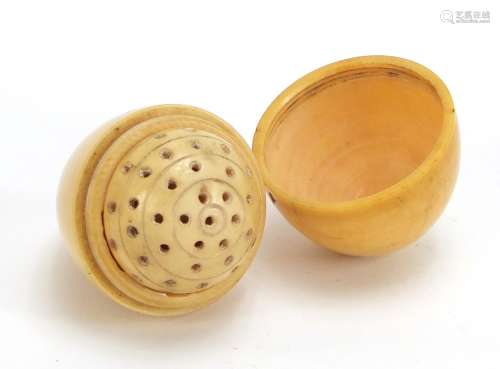 19th century carved ivory vinaigrette in the form of an egg, 5.5cm high : For Further Condition
