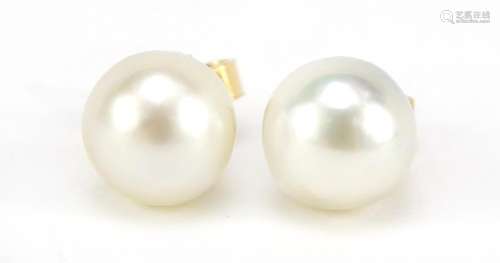 Pair of 18ct gold pearl earrings, OS maker's mark, London 1975, 2.8g : For Further Condition Reports