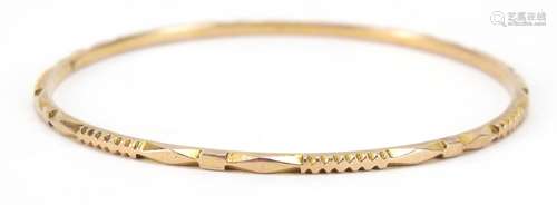 Unmarked gold bangle, (tests as 9ct gold) 6.5cm in diameter, 8.5g : For Further Condition Reports