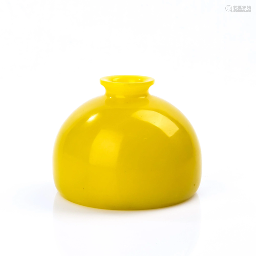 A YELLOW-GL*** WATERPOT .MARK OF QIANL…