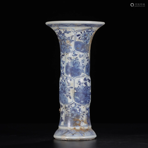 A BLUE AND WHITE VASE