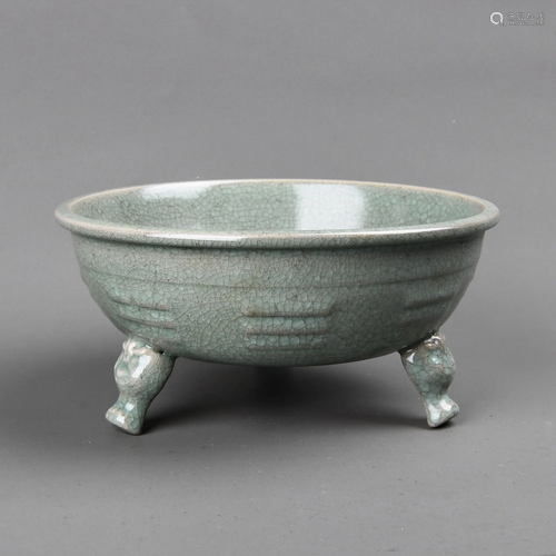 A RUYAO-GLAZED TRIPOD CENSER