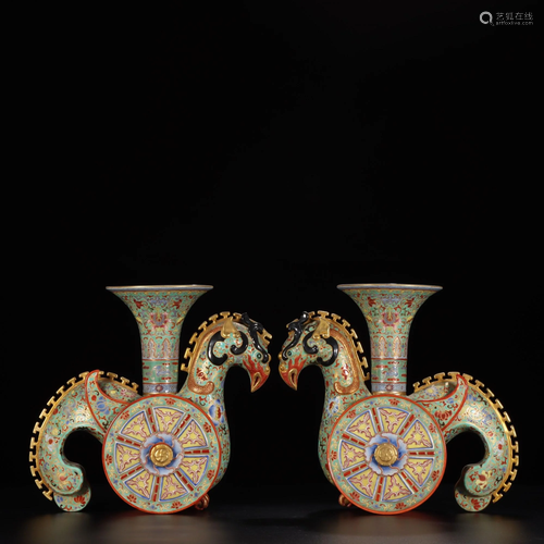 A PAIR OF GILT-DECORATED FAMILLE-ROSE PH…