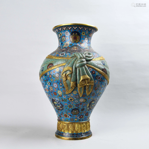 A CLOISONNE ENAMEL BRONZE VASE.MARK OF QIA…