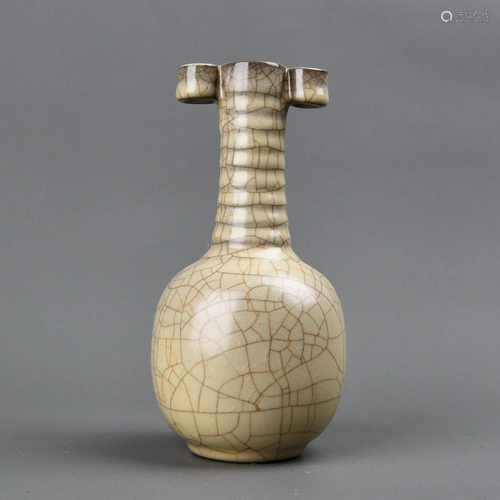 A GEYAO-GLAZED VASE