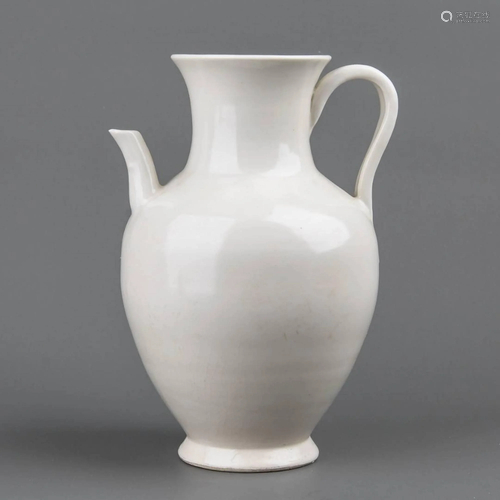 A WHITE-GLAZED EWER.TANG PERIOD