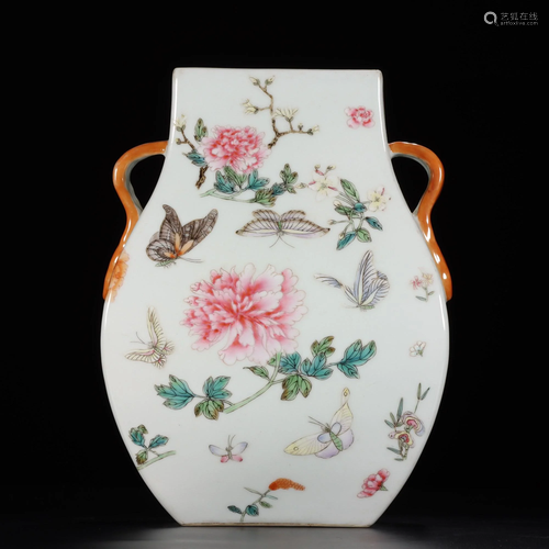 A FAMILLE-ROSE VASE.MARK OF KANGXI