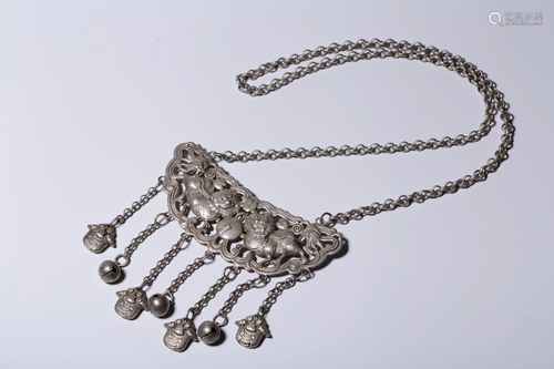 A SILVER NECKLACE