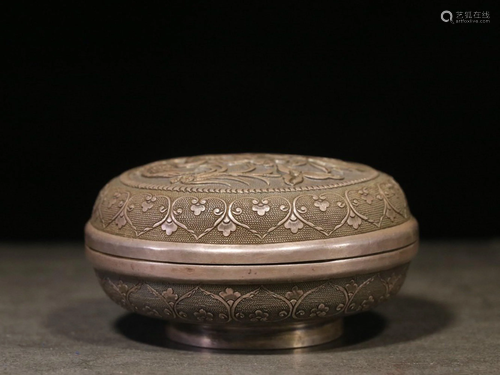 A CARVED SILVER BOX AND COVER.REPUBLIC PERIOD