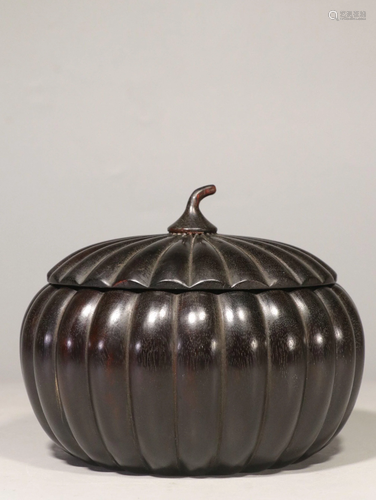 A CARVED ZITAN TEA JAR AND COVER