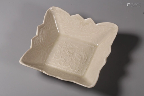 A DINGYAO-GLAZED DISH.MING PERIOD