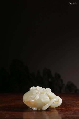 A CARVED WHITE JADE 'LOTUS' BOX AND COEVR .QI…