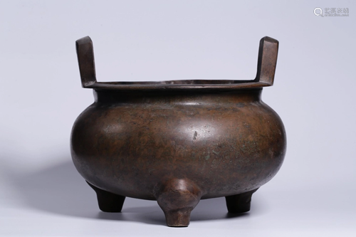 A BRONZE TRIPOD CENSER .QING PERIOD