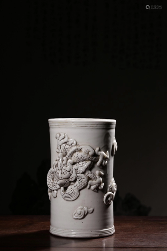 A CARVED WHITE-GLAZED BRUSHPOT.BITONG .…