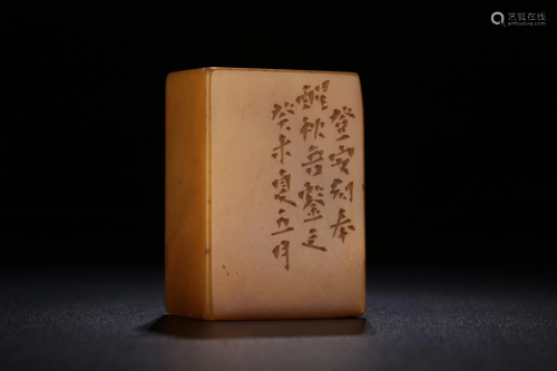 A CARVED TIANHUANGSTONE SEAL