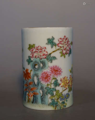 Chinese Qing Dynasty Qianlong Period Famille Rose Brush Pot With Flower Pattern
