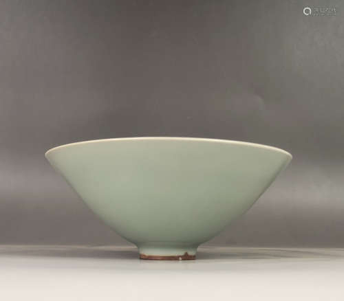 Chinese Longquan Kiln Porcelain Vessel