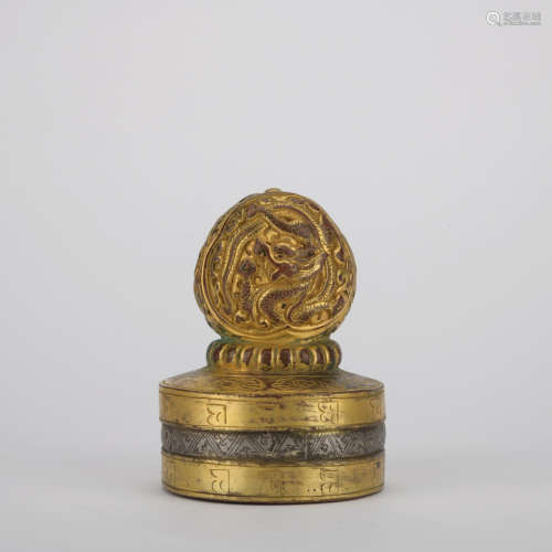 Qing dynasty gilt brozne seal with ****** pattern