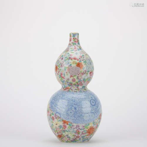 Qing dynasty famille rose gourd with flowers pattern