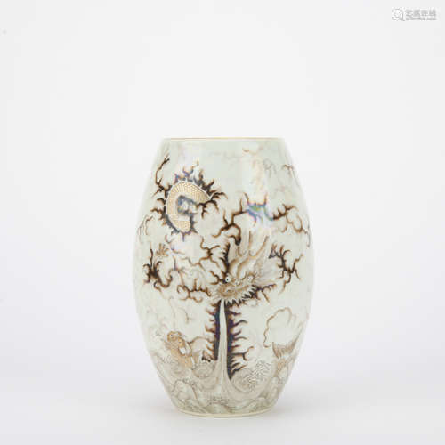 Qing dynasty famille rose bottle with ****** pattern