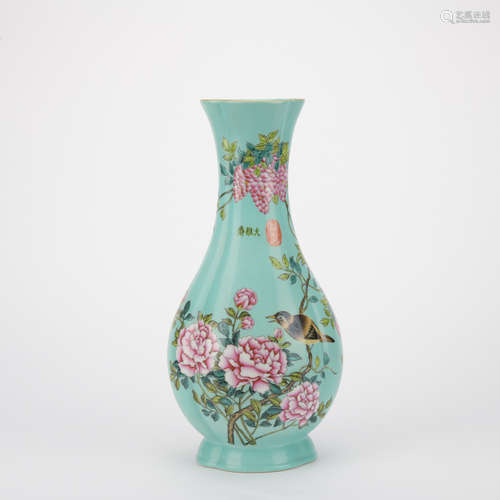 Qing dynasty famille rose green glaze bottle with flowers pattern