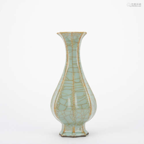 Song dynasty Ge kiln bottle