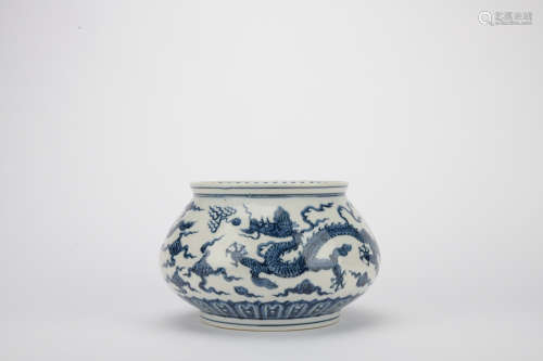 Ming dynasty blue and white jar with ****** pattern
