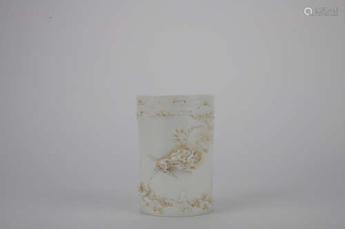 Qing dynasty white glaze pen container with ****** pattern