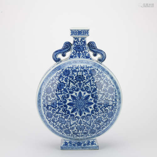 Qing dynasty blue and white bottle with flowers pattern