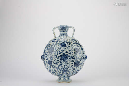 Qing dynasty blue and white bottle with flowers pattern