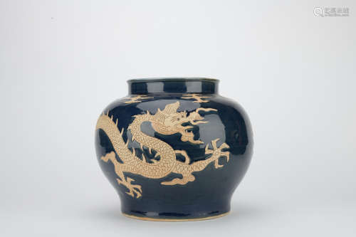 Ming dynasty blue glaze jar with ****** pattern