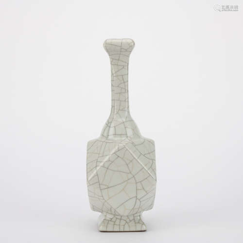 Qing dynasty Ge kiln bottle