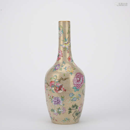 Qing dynasty multicolored bottle inlaid with gold with flowers pattern