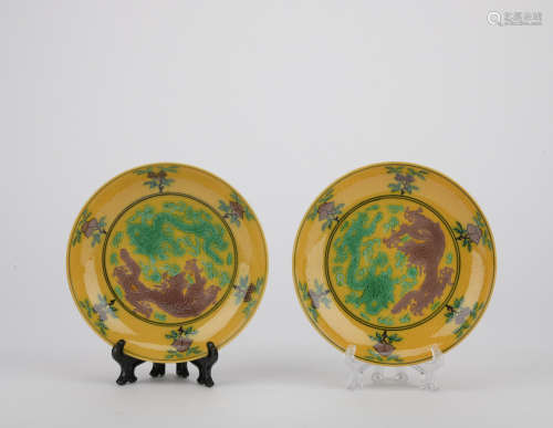 Qing dynasty multicolored yellow glaze plate with ****** pattern 1*pair