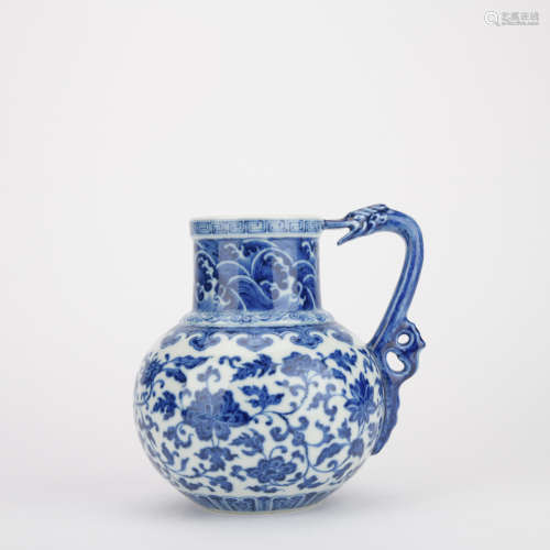 Qing dynasty blue and white pot with flowers pattern