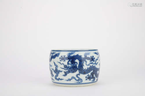 Ming dynasty blue and white jar with flowers pattern