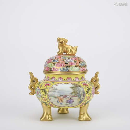 Qing dynasty famille rose incense burner with flowers pattern