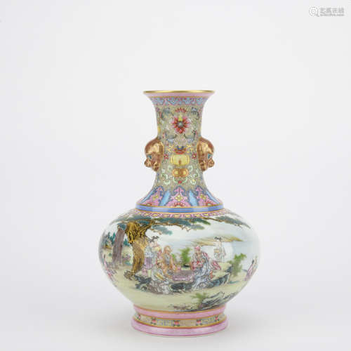 Qing dynasty famille rose bottle with figure pattern