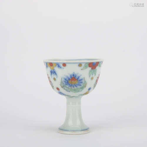 Ming dynasty multicolored cup with flowers pattern