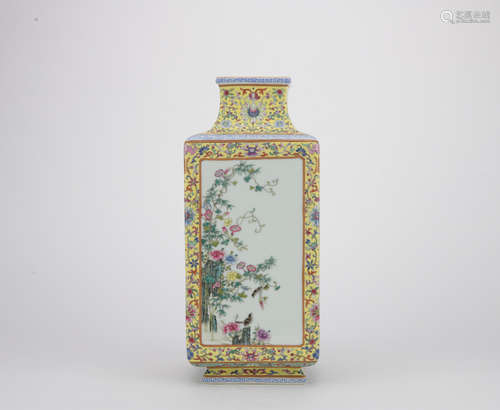 Qing dynasty famille rose bottle with flowers pattern