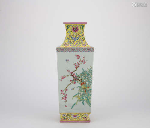 Qing dynasty famille rose bottle with flowers and birds pattern