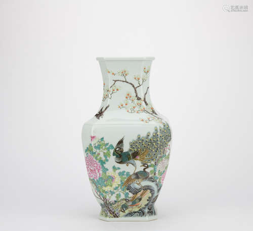 Qing dynasty famille rose bottle with flowers and birds pattern