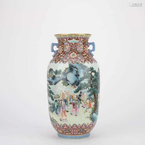 Qing dynasty famille rose bottle with figure pattern