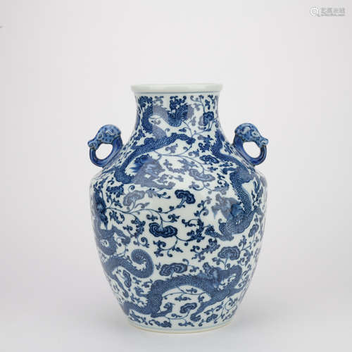 Qing dynasty blue and white jar with gragon pattern