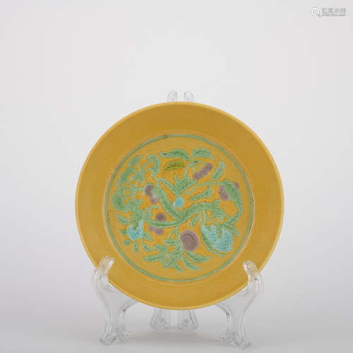 Ming dynasty yellow glaze plate with flowers pattern