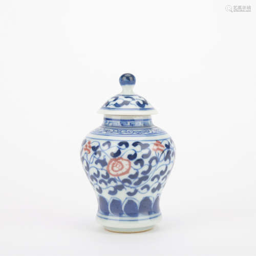 Qing dyansty blue and white bottle with flowers pattern